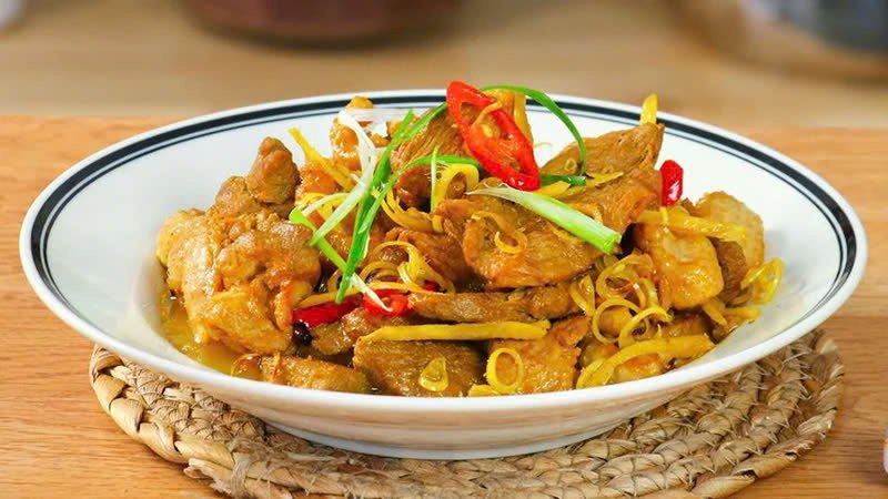 Gà xào sả ớt