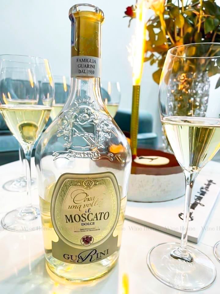 Rượu vang trắng Guarini Moscato Dolce – Vang trắng ngọt nhẹ Ý quyến rũ | Rượu Vang Nhập Khẩu Cao Cấp Rượu vang trắng Guarini Moscato Dolce