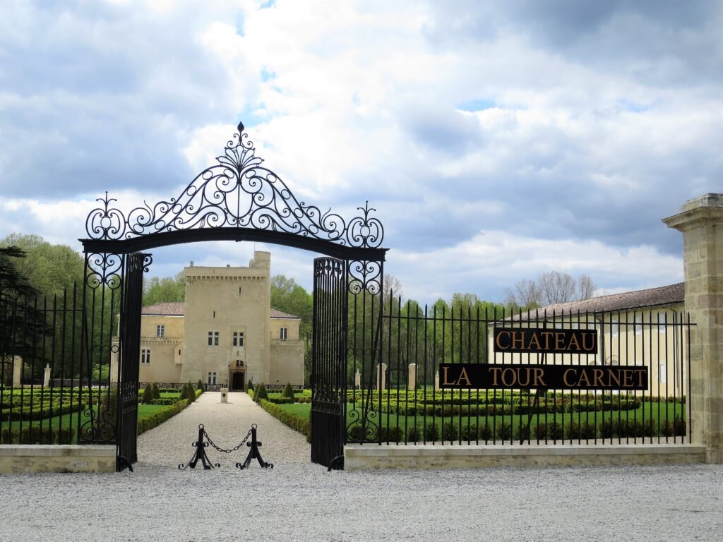 Thương Hiệu Chateau La Tour Carnet – Di sản Grand Cru Classé từ thế kỷ 12 | Rượu Vang Nhập Khẩu Cao Cấp Chateau La Tour Carnet