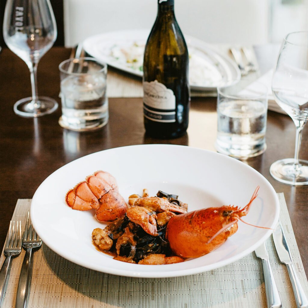 CÁCH KẾT HỢP RƯỢU VANG TRẮNG VỚI MÓN ĂN TINH TẾ | Rượu Vang Nhập Khẩu Cao Cấp Kết hợp rượu vang trắng với món ăn